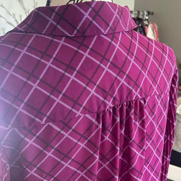 ELLE- Burgundy Purple Collared Button Up Blouse in Size Medium - Picture 6 of 12